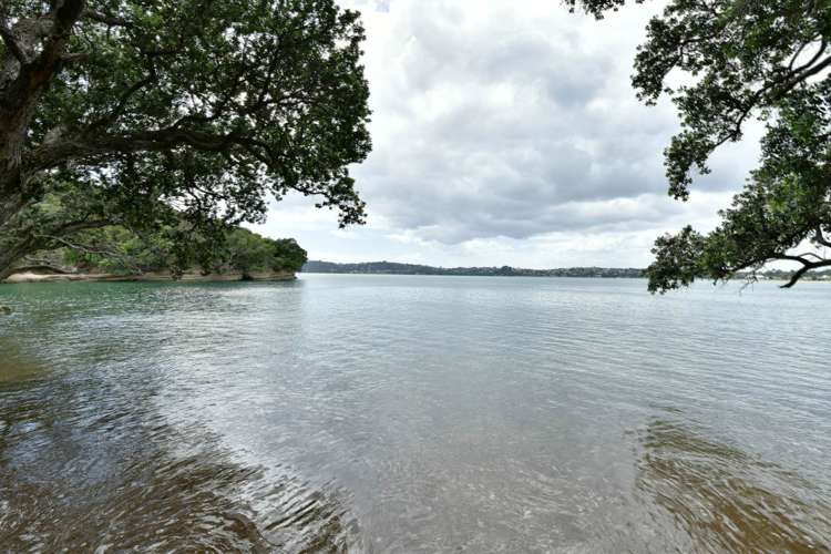 43a Beach Road Stanmore Bay_18