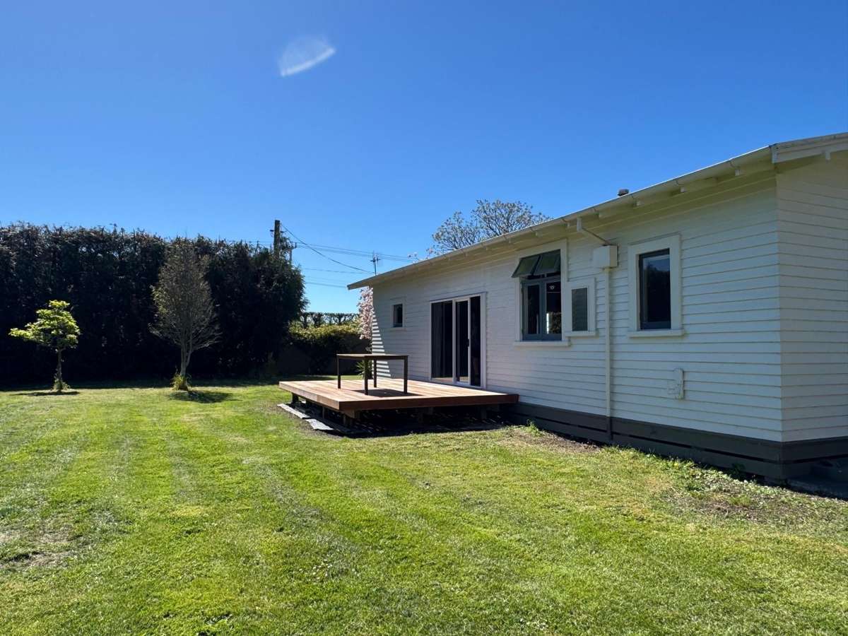 Freshly Renovated – Peaceful Living Close to Town 2