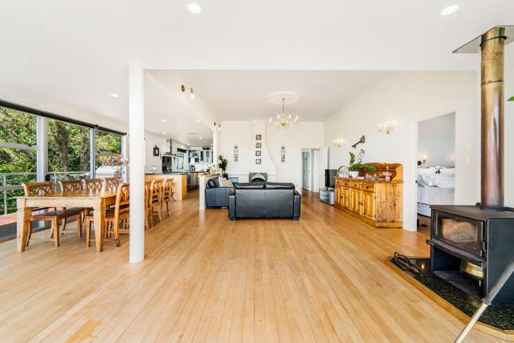 854 West Coast Road Waiatarua_6