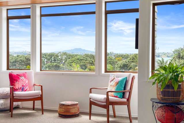 BOUTIQUE complex with SEA and CITYSCAPE