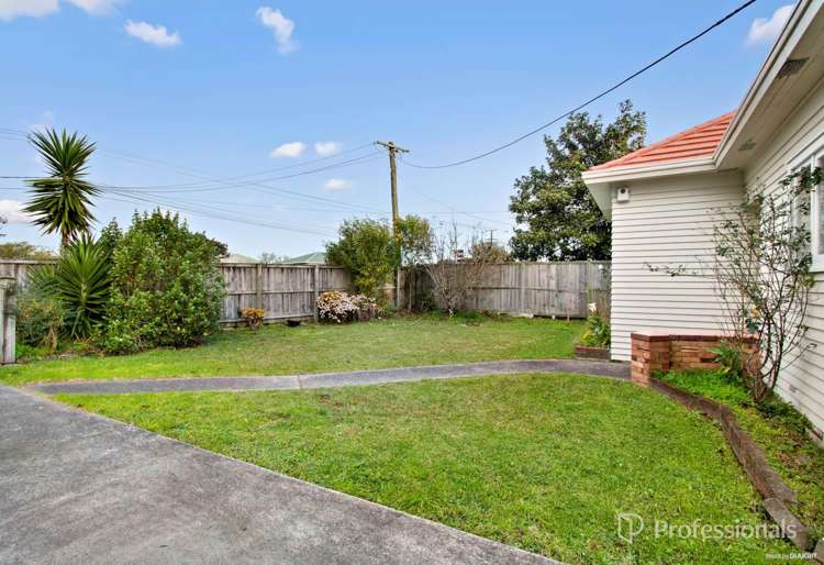 37 Titirangi Road New Lynn_11