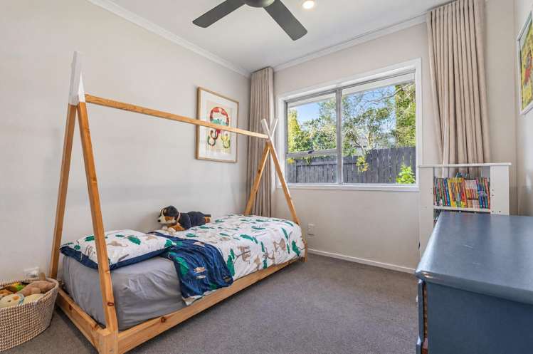 12 Rene Place Sunnyhills_17