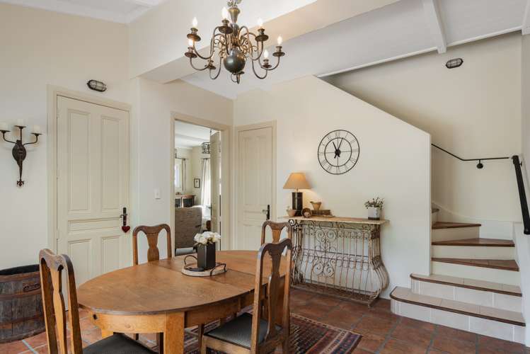 21 Fairbourne Drive Fairhall_8