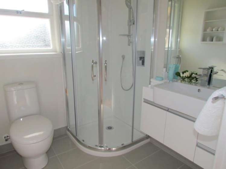 3/300 Lake Road Hauraki_8