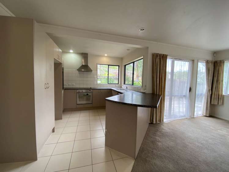 18B Jonathan Place Sunnynook_2