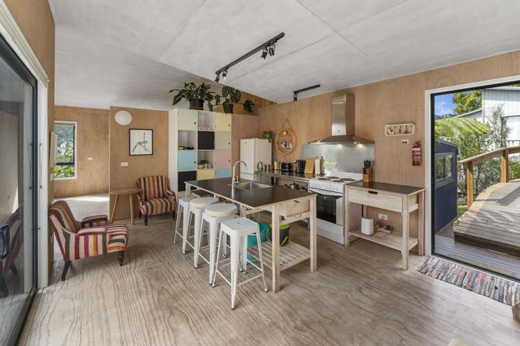 243 Saint Vincent Street Toi Toi_9