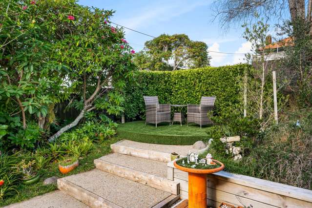 2/24 Penzance Road Mairangi Bay_1