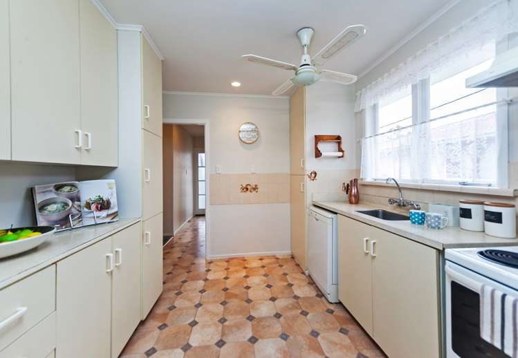 73 Cobham Crescent Kelston_14