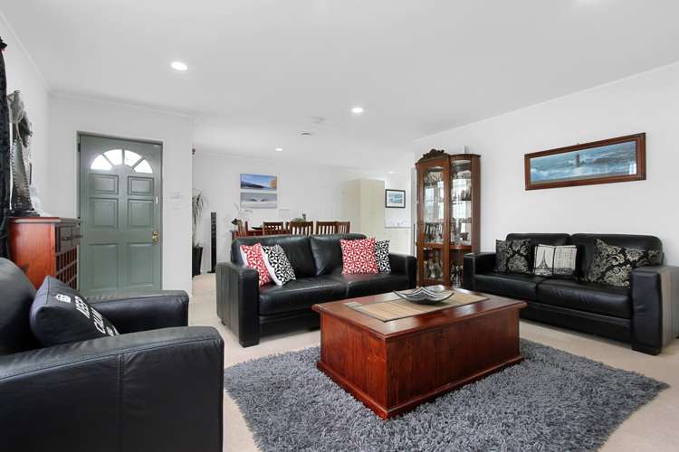 6 Marbella Drive Massey_5