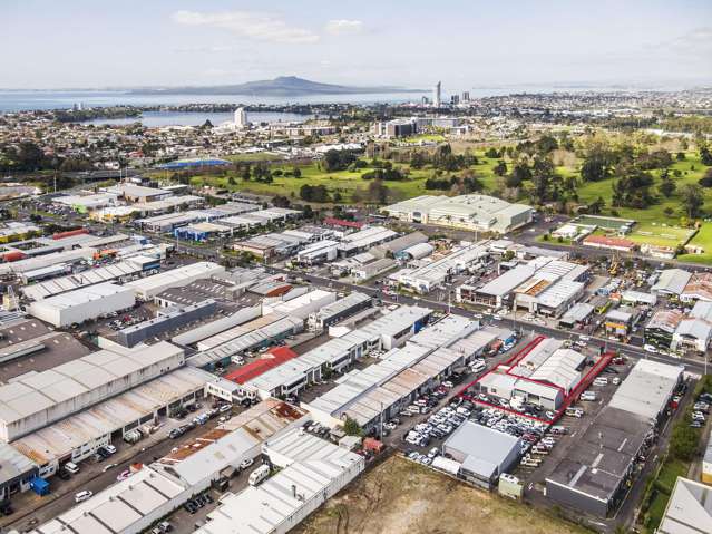 Workshop/yard/fully consented wash-bay