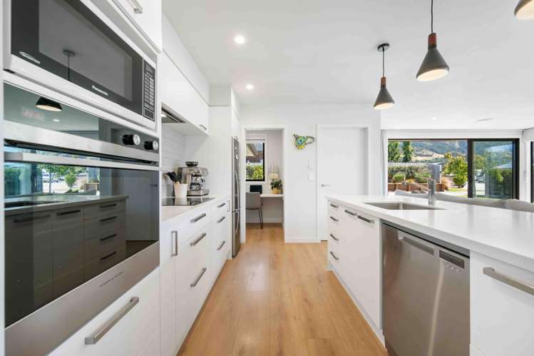 15 Pennycook Place Lake Hawea_8