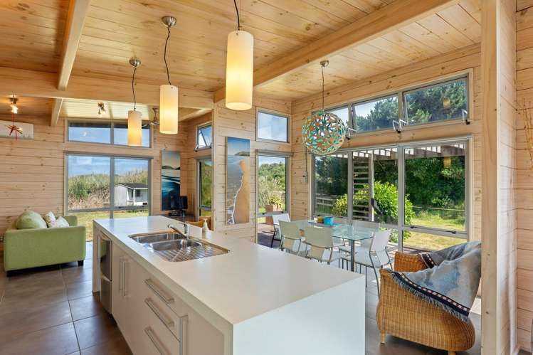 32 Reay Mackay Grove Waikawa Beach_7