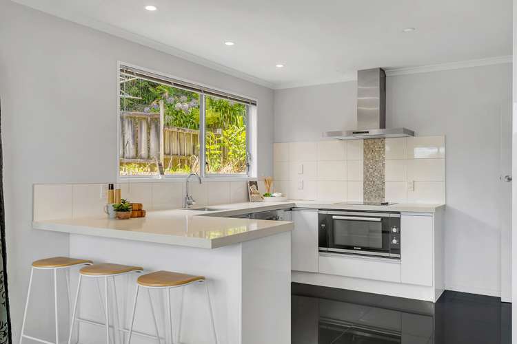 3 Brora Crescent Papakowhai_10