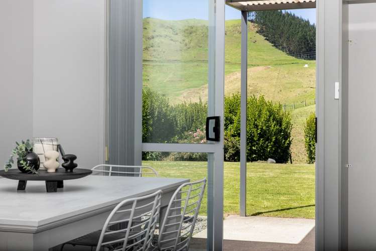 224 Ballintoy Park Drive Welcome Bay_12