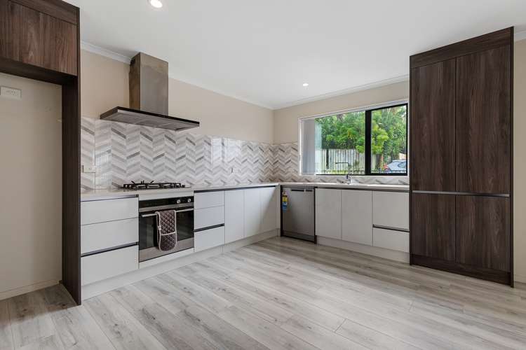 4/11 Gazeley Avenue Silverdale_1