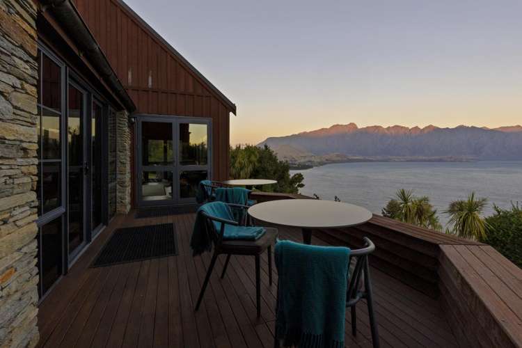 21 & 23 MacKinnon Terrace Sunshine Bay_8