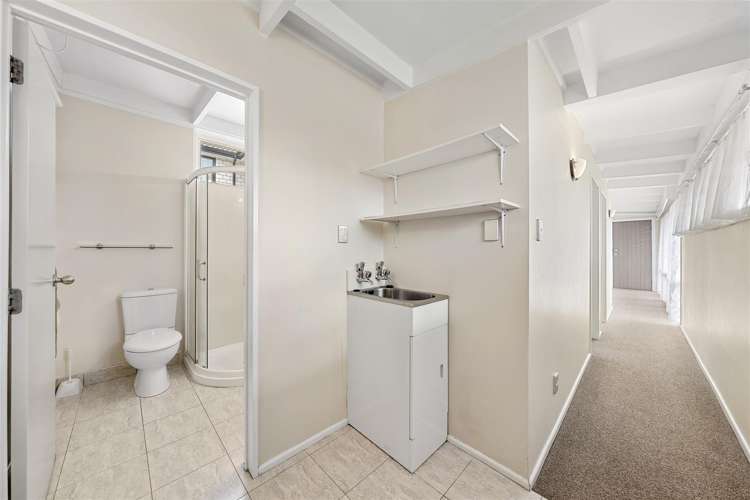 2/127 Seabrook Avenue New Lynn_5
