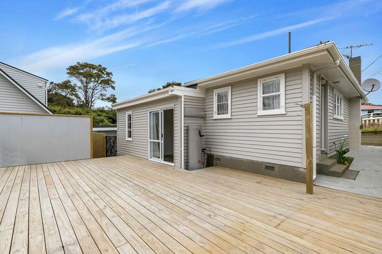 25 York Place Cannons Creek_9