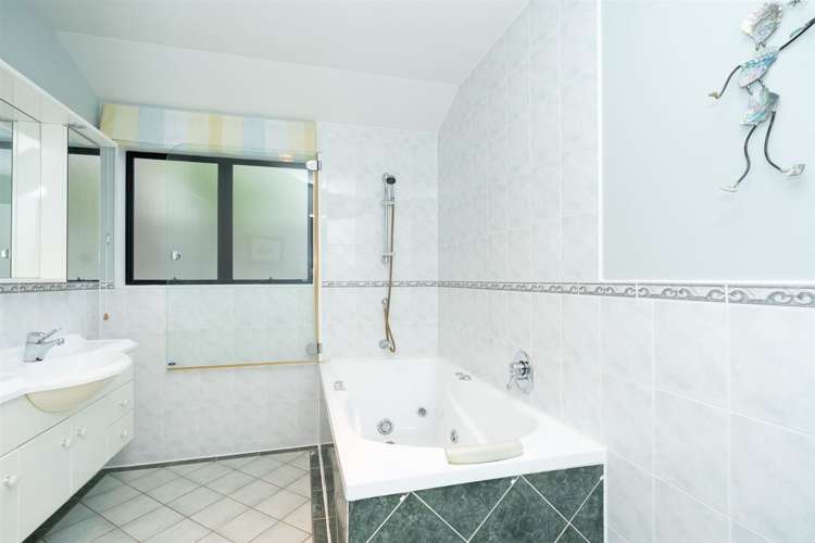 8a Perindale Drive Chartwell_16