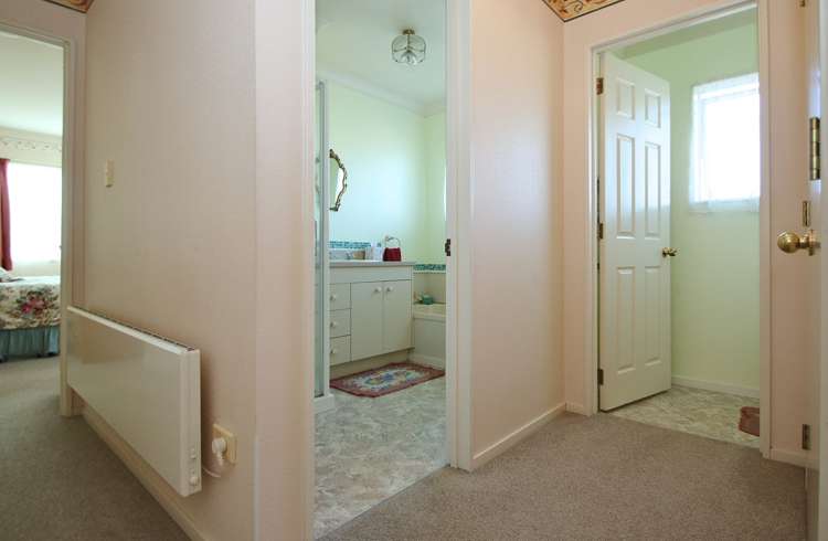 6 Guernsey Place Grandview Heights_12