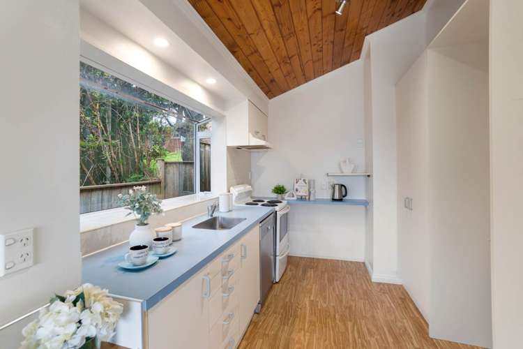 2/154 Sunset Road Unsworth Heights_8