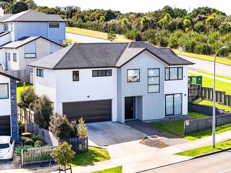 2 Celestial Crescent Orewa_18