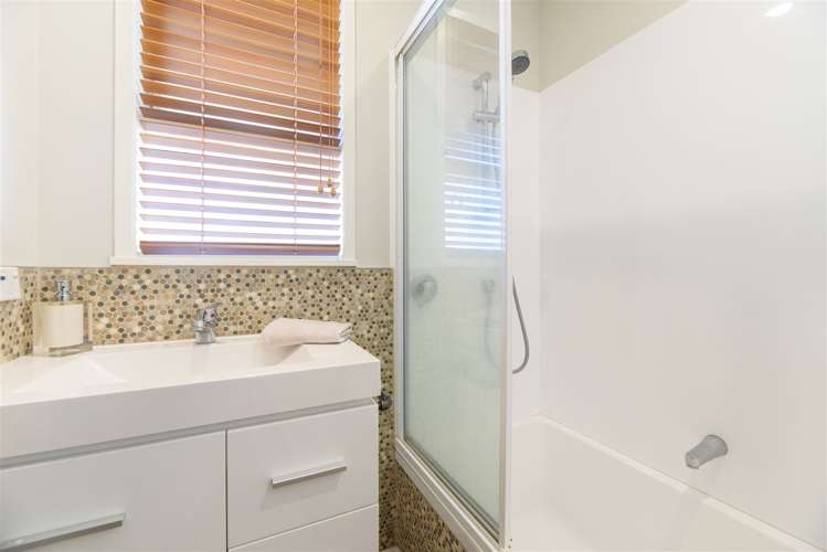 15 Fairdale Place Birkdale_11