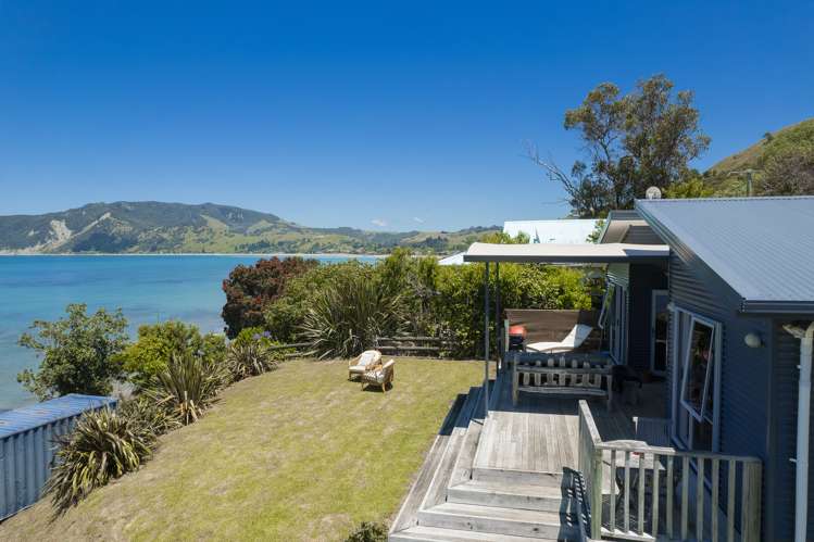 171 Beach Road Tokomaru Bay_13