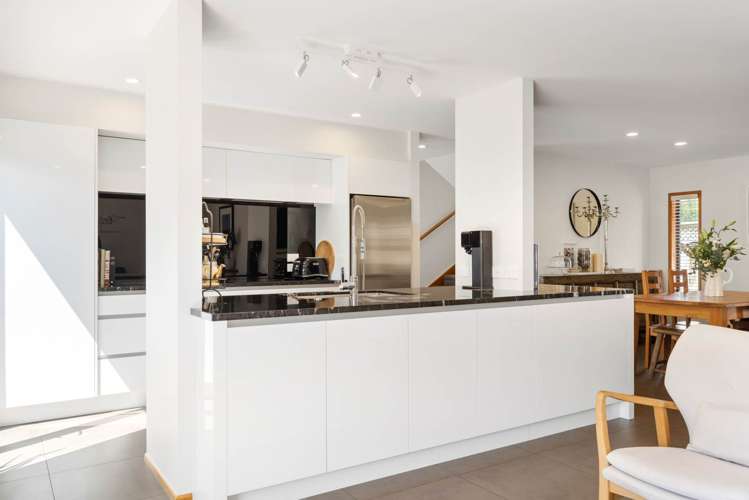 42 Oakwood Grove Eastern Beach_8