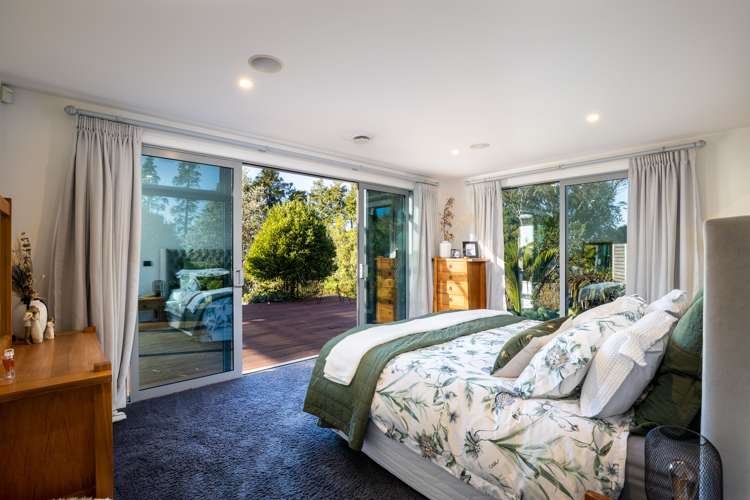 1895 Egmont Road Kaimiro_12