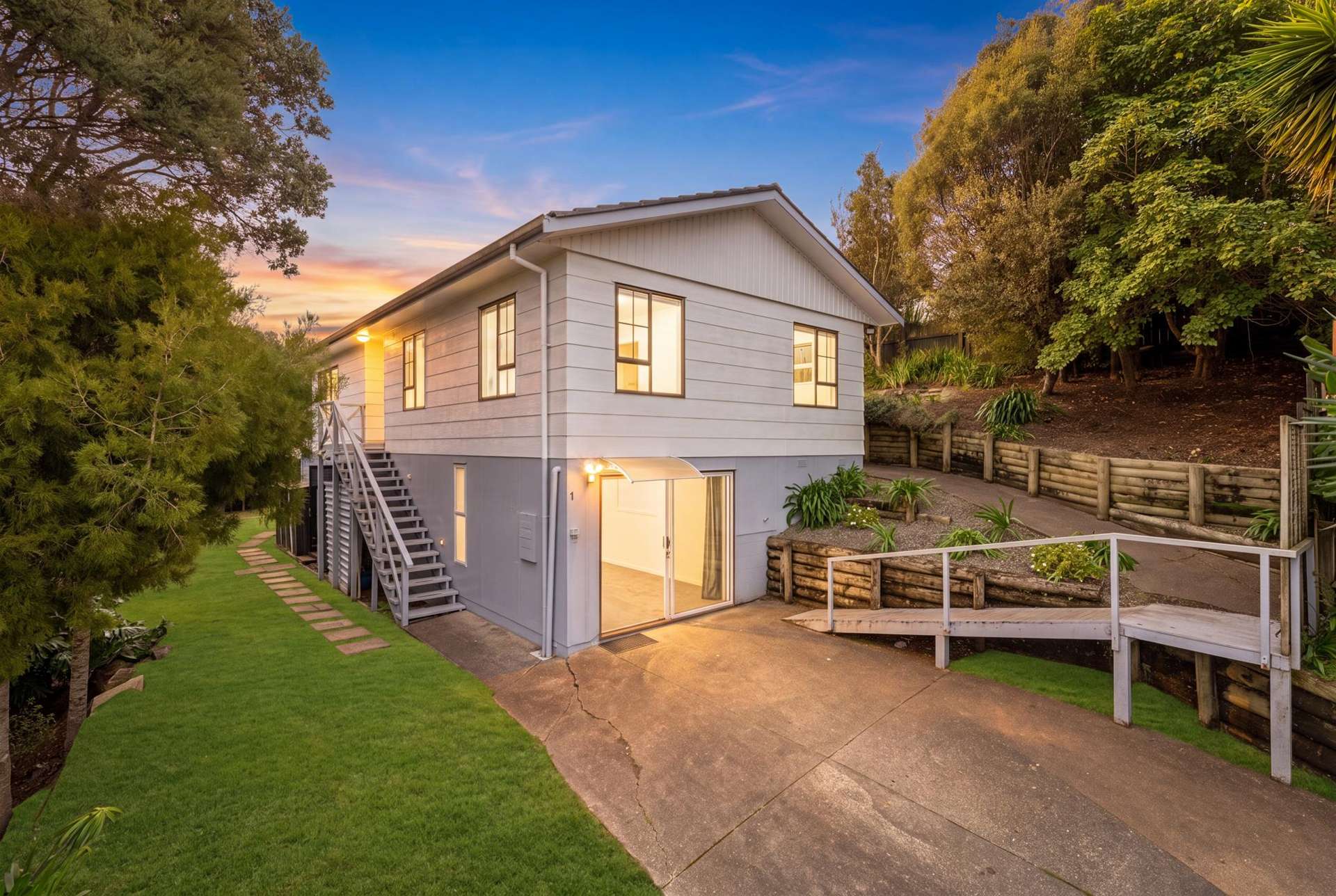 1/11 Jenanne Place Totara Vale_0