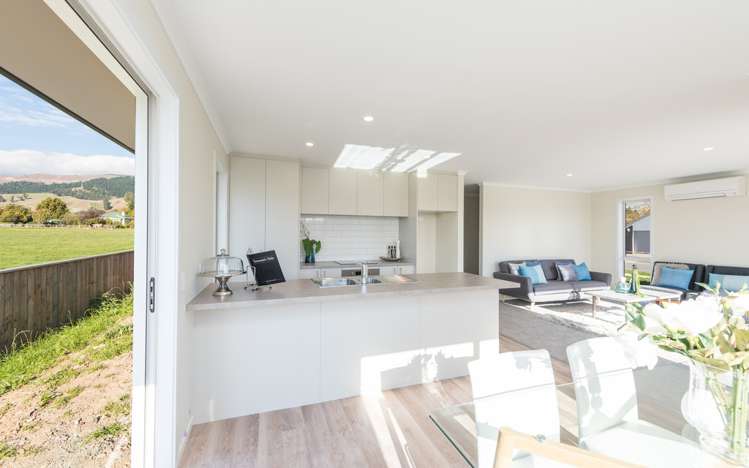 14 Campari Drive Richmond_10