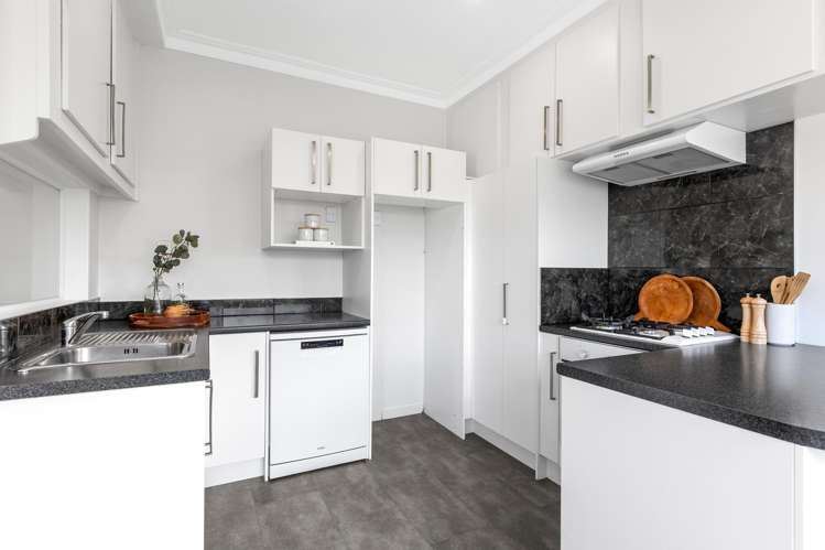 181 Tukapa Street Westown_9