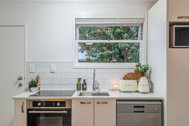 2/69a Landscape Road Mount Eden_17