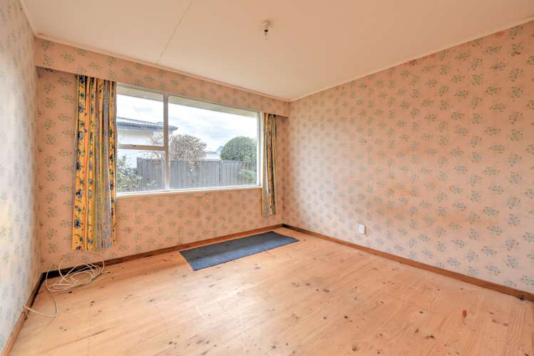 6 Dale Crescent Gore Surrounds_13