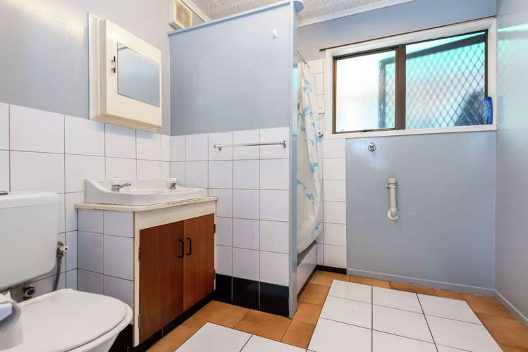 2/103 Botany Road Botany Downs_20