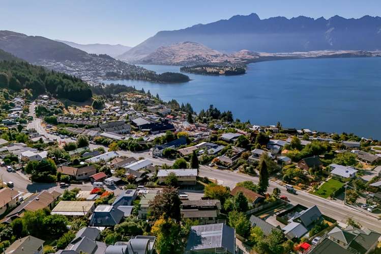 6 Wynyard Crescent Fernhill/Sunshine Bay_25