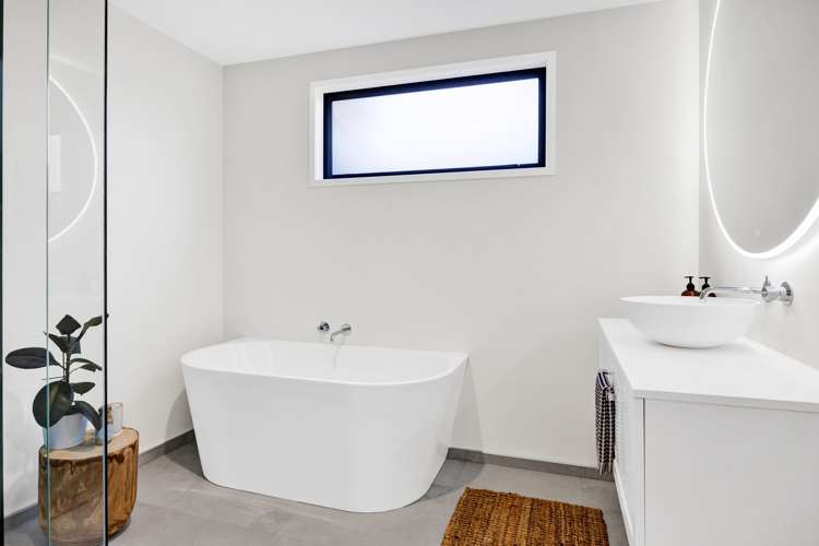 7 Mackillop Way Brooklands_18