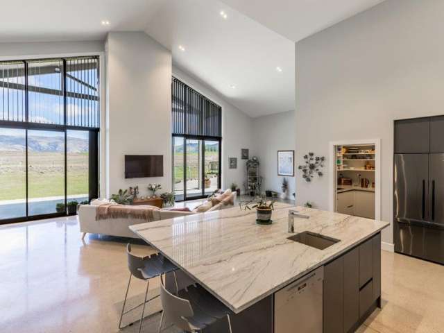 211 McArthur Road Alexandra_1