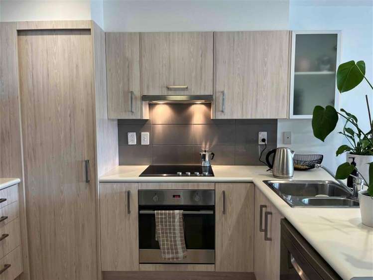 210/17 Link Crescent Stanmore Bay_5