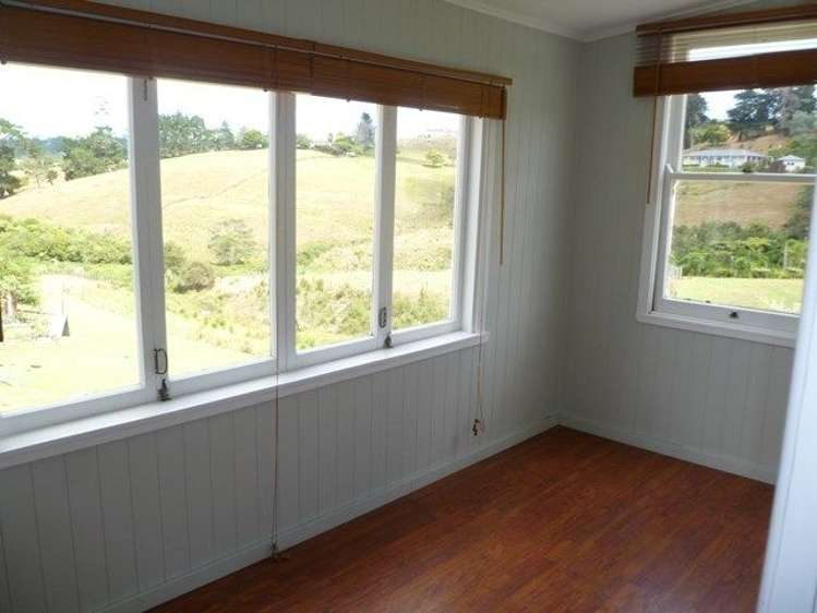 305 Birdwood Road Massey_12