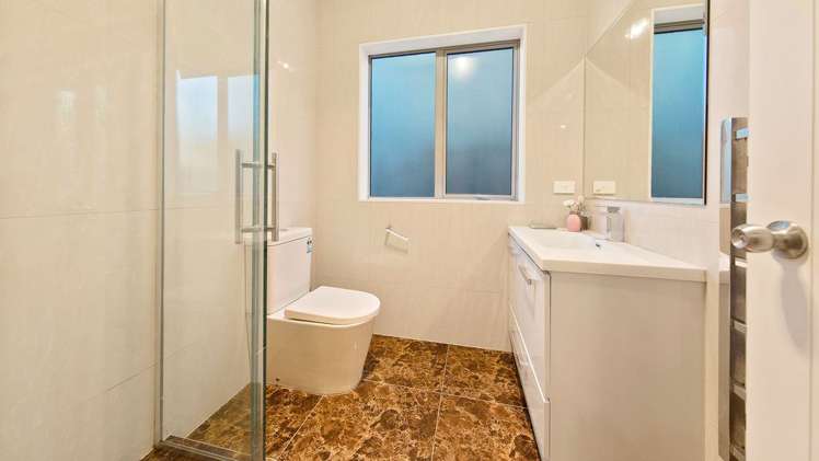 18 Moville Drive Flat Bush_6