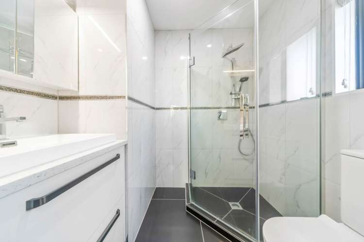 1/2 Channing Crescent Botany Downs_13