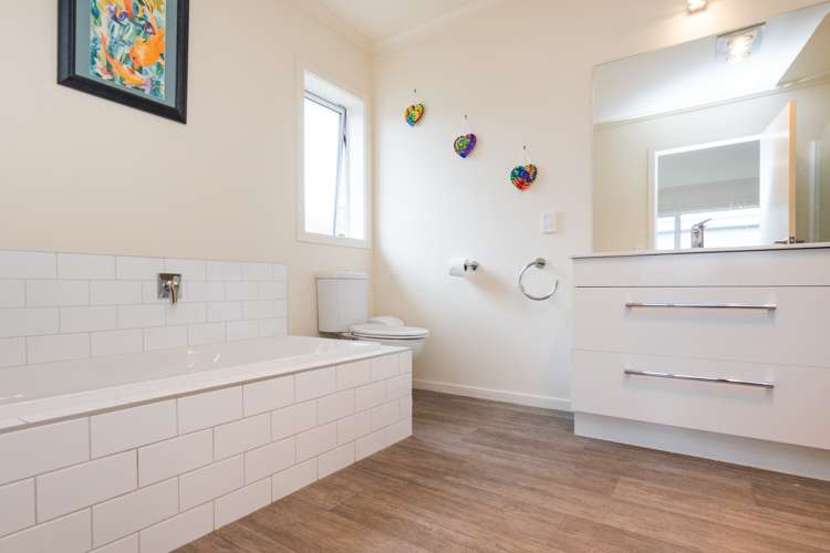 10 Wescombe Grove Feilding_16