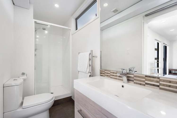 2/86 Seaview Road Castor Bay_20