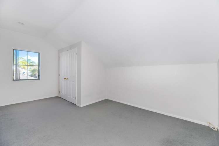 1 Highgrove Lane Totara Vale_8