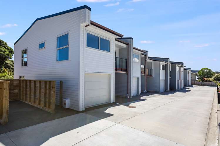 2/7 Grays Road Plimmerton_24