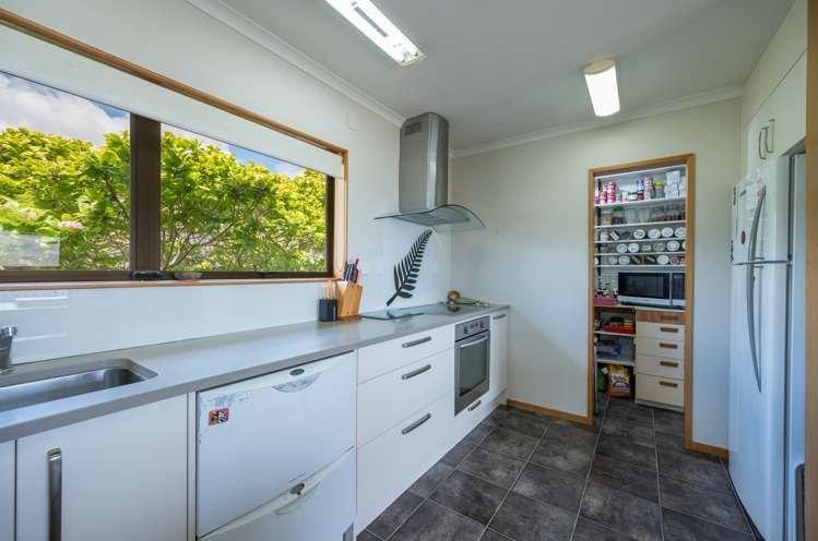 8 Farnham Drive Richmond_5