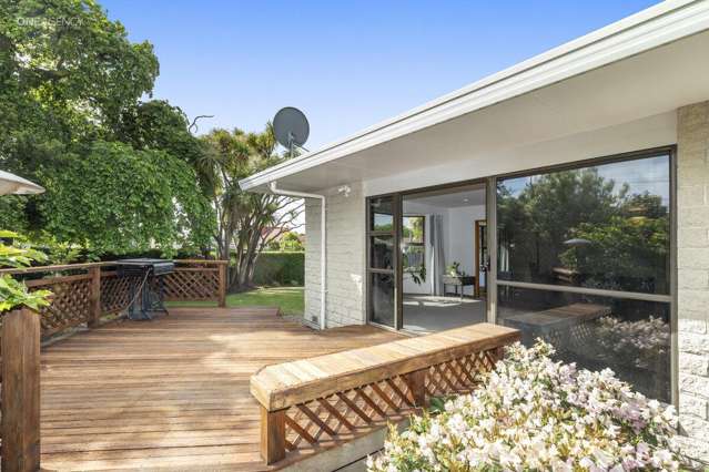 Massive 6-Car Garaging + Renovated Family Home!