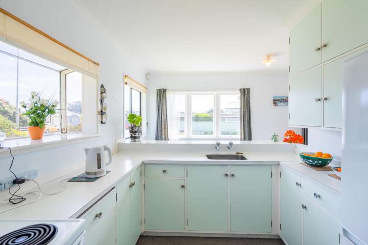 11 Adrian Grove Waikanae Beach_12